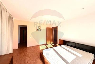 Casă cu 5 camere cu Teren 800 Mp în Ferme
