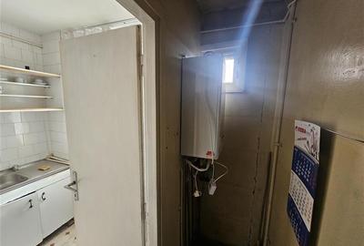 Apartament cu 3 camere semidecomandat în Micro I - 12