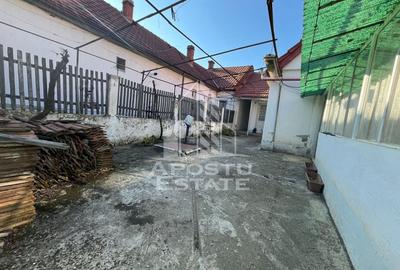 Casa individuala , cu garaj si teren de 856 mp in Ghisoda - 2