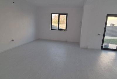 Casă cu 4 camere în Km 5 - 5