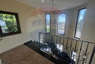 Casă cu 5 camere cu Canalizare în Răstoaca - 10