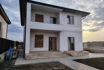 Casă cu 4 camere în Dobroești - 2