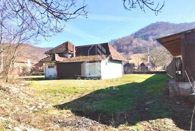 Casă cu 2 camere cu Teren 2000 Mp în Laz - 15