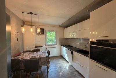 Girocului-Spitalul Judetean | 4 Camere | Etaj 2 | Centrala proprie | 2 Balcoane - 3