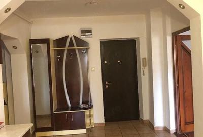 Apartament cu 3 camere decomandat în Central - 1