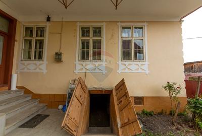Proprietate compusa din doua case - zona linistita  155.000 euro - 5