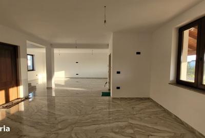 Casă cu 4 camere în Central - 19