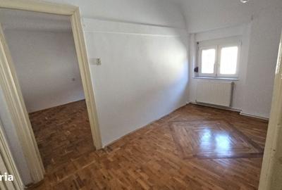 Casă cu 4 camere cu Teren 327 Mp în Capitale - 3