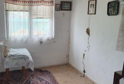 Casa batraneasca , foisor si teren de vanzare - 16