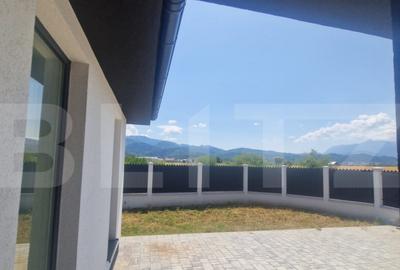 Casa noua Cristian-Rasnov , Parter , 2 bai 4 camere , teren - 2