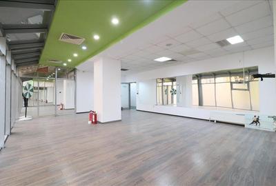 Spațiu comercial, de 330 mp, în Nicolina - 1