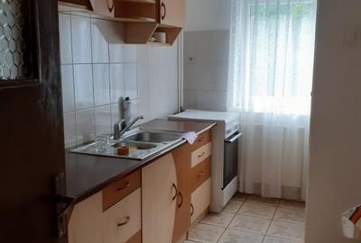 Inchiriez apartament 2 cam ,decomandat, situat in Racadau - 2