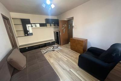 Apartament cu 2 camere semidecomandat, mobilat în Calea București