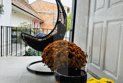 Apartament cu 2 camere semidecomandat, mobilat în Central