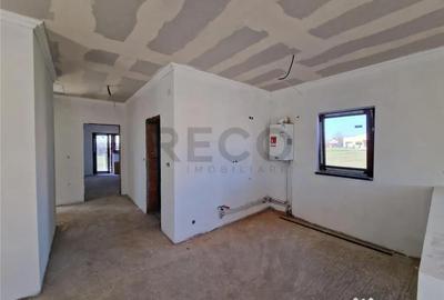 Casă cu 3 camere cu Teren 350 Mp în Borș