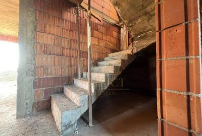 Casă cu 4 camere cu Teren 306 Mp în Chișoda