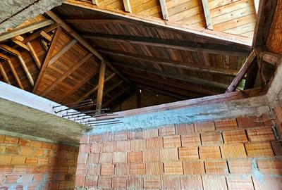 Proprietate la rosu, situata la 15 km de Piatra Neamt - 3