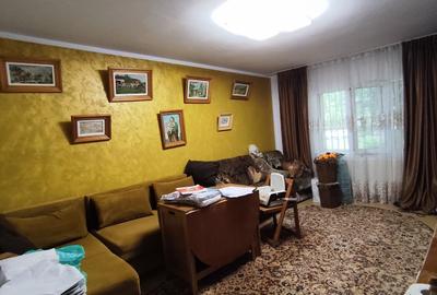 Apartament 3 camere, decomandat, bloc 1984 - 2