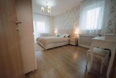 Apartament cu 3 camere decomandat în Cetate