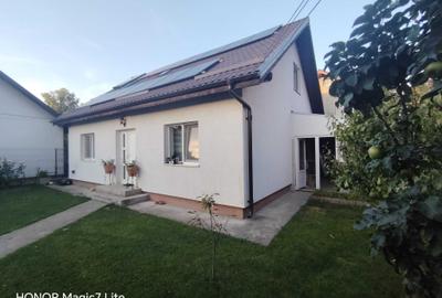 Casă cu 4 camere în Central