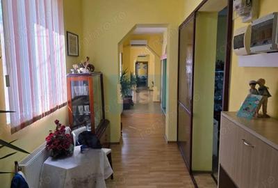 Casă cu Teren 590 Mp în Roman - 2