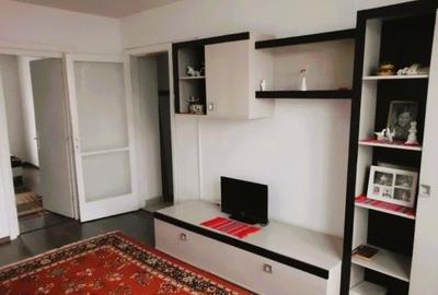 Apartament cu 2 camere semidecomandat, mobilat în Centrul Civic