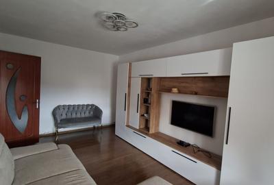 Apartament cu 3 camere decomandat în Petros - 4