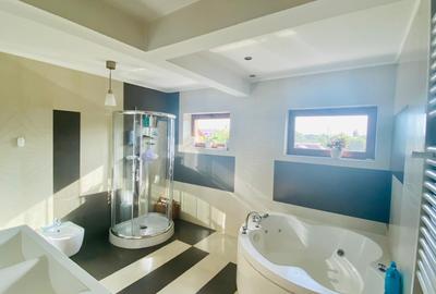 Duplex cu 6 camere cu Canalizare în Central - 10