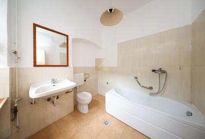 Locație rară în Brașov: ideal pentru regim hotelier sau business - 16