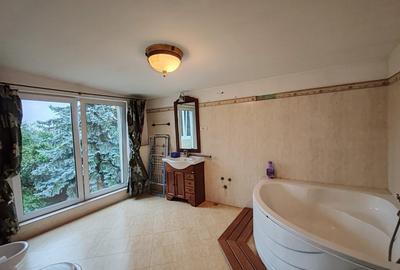 De vanzare - apartament spatios in casa, situat ultracentral - 1