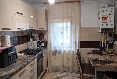 Apartament cu 3 camere decomandat în Central - 1