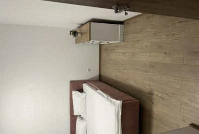 Apartament cu 3 camere decomandat în Republicii