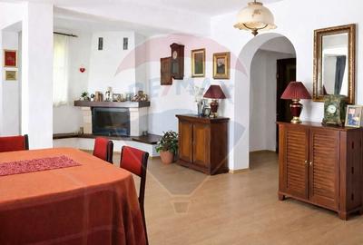 Casă cu 7 camere cu Teren 1798.1600341797 Mp în Izvorani - 2