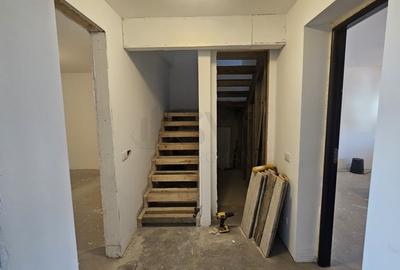 Apartament cu 5 camere decomandat în Central - 18