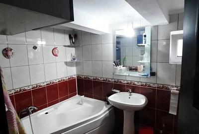 Casă cu 4 camere cu Teren 700 Mp în Central - 1