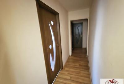Apartament trei camere de vanzare in Cugir - 6
