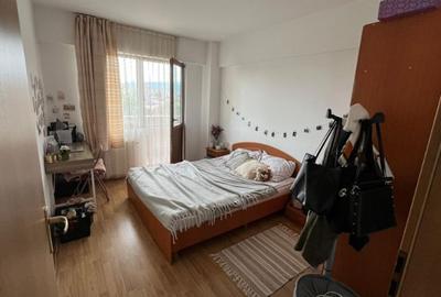 Inchiriez  apartament cu 3 camere