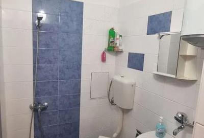 Garsonieră decomandată în Eroii Revoluției - 2