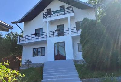 Casă cu 5 camere în Iași - 1
