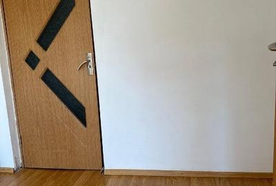Apt 3cam renovat  69mp, dotat cu  CT, AC , an 1985  etaj 7/8, mobilat - 15