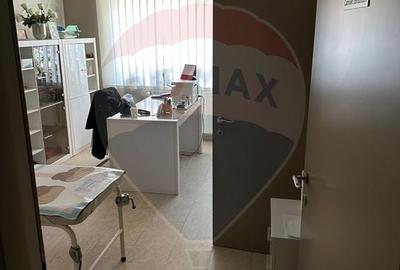 Spațiu comercial, de 42.369998931885 mp, în Policlinica - 4
