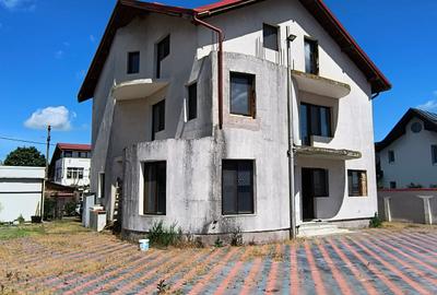 Vând casă 300 mp, rate la proprietar, avans 40%