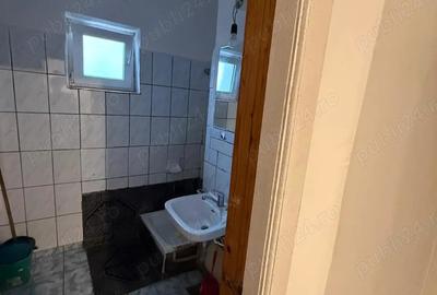 Apartament cu 2 camere semidecomandat în Micro 6