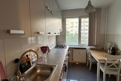 Inchiriez apartament 2 camere, metrou 1 decembrie - 12