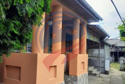 Casă individuală cu 5 camere cu Canalizare în Central - 3