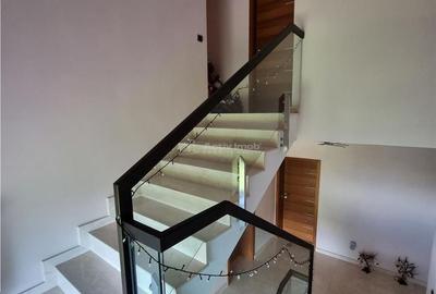Casă cu 6 camere cu Teren 1659 Mp în Central - 9