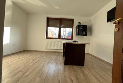 Casă cu 5 camere cu Teren 300 Mp în Exterior Vest - 3