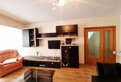 Apartament cu 3 camere decomandat, mobilat în