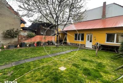 Casă cu 7 camere cu Teren 267 Mp în Nufărul