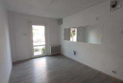 Spațiu comercial, de 150 mp, în Central - 4